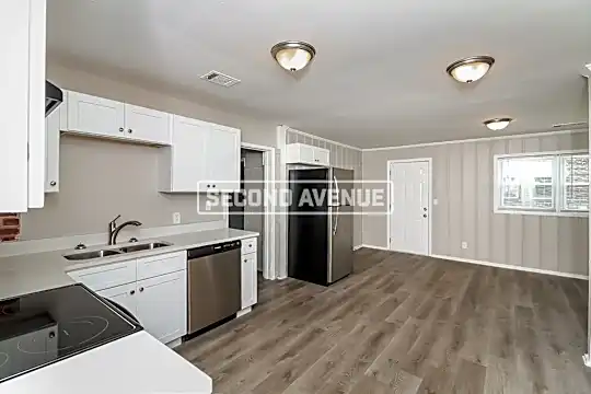 820 Slaton St Photo 2