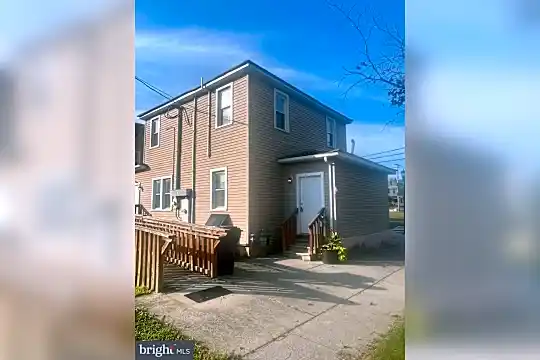 801 W Atlantic Ave #B Photo 1