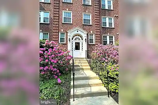 104 Woodside Rd #A-205 Photo 1