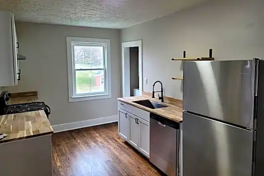 1318 Oak St Photo 2