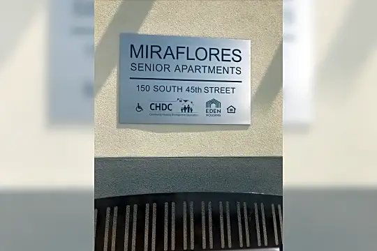 Mirar Flores Senior Apartments Photo 2
