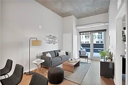 401 1st Ave NE #329 Photo 1