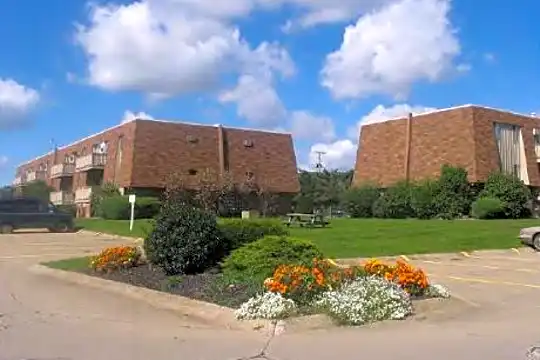 Portage Pointe Apartments Photo 1