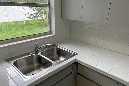 1544 W Park Ln Photo 1