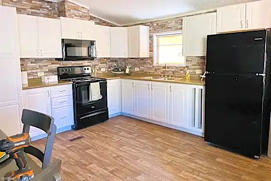 200 Logan Dr Photo 1