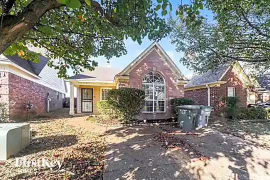 6694 North Regency Park Circle Photo 1