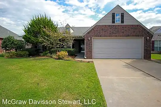12223 S Cedar Ave Photo 2