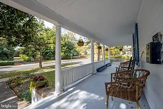 725 Camden ave front porch.jpg