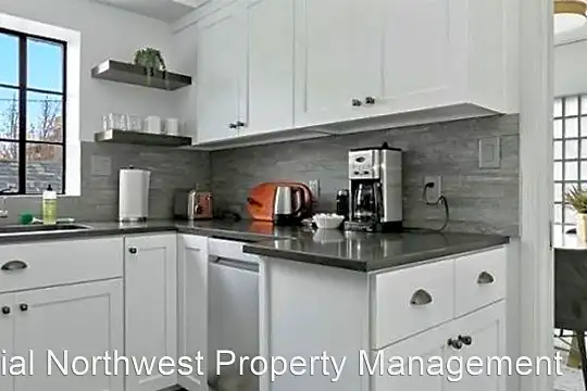 Luxury Living near the Heart of Downtown Boise ! Fully Furnished! Photo 2