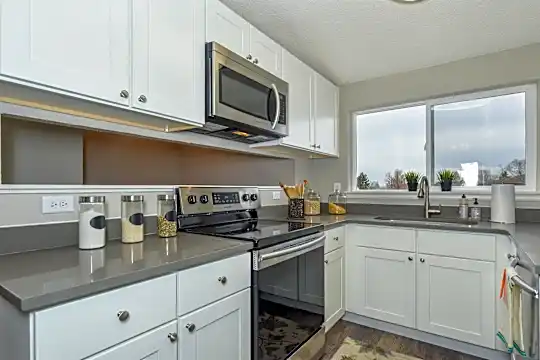 6902 Colorado Blvd Photo 2