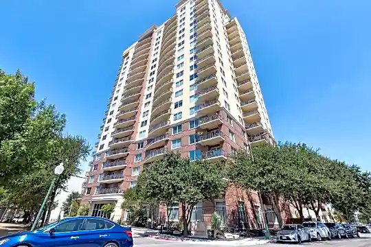 215 Center St Photo 1
