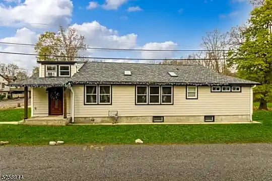 48 Bellows Ln Photo 2