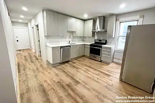 11 Wave Ave Photo 2
