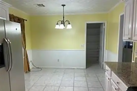 6107 Helga Pl Photo 2