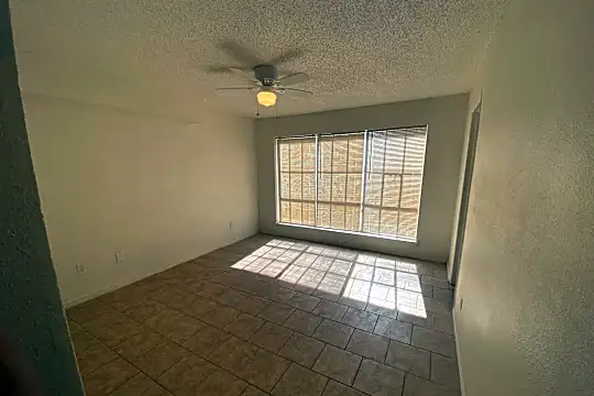 3110 SW 27th Ave Photo 2