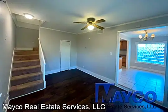 831 Stephenson St Photo 2