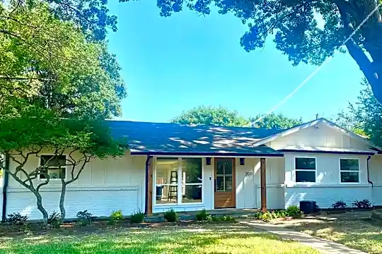 2011 Cap Rock Dr Photo 1