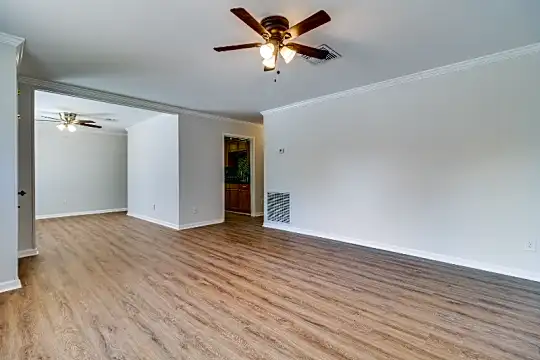 364 Rena Dr Photo 2