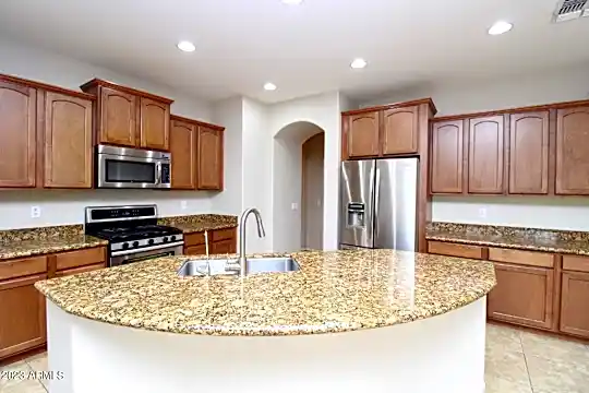 644 E Hummingbird Way Photo 2