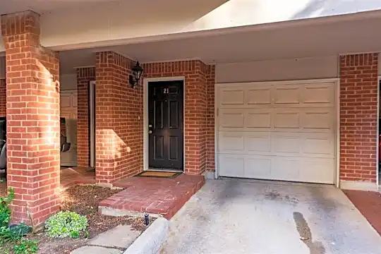 2902 State St #21 Photo 1