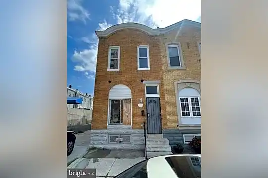 2469 Brentwood Ave Photo 1