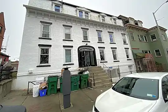 81 Market St Photo 2