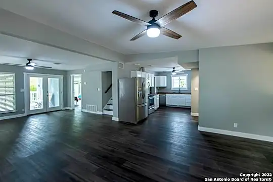 636 Cypress Ridge Rd Photo 2