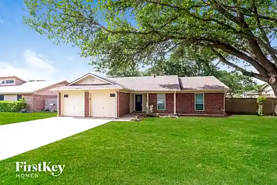 1421 Hall Drive Photo 1