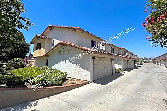 497 E Newlove Dr Photo 2