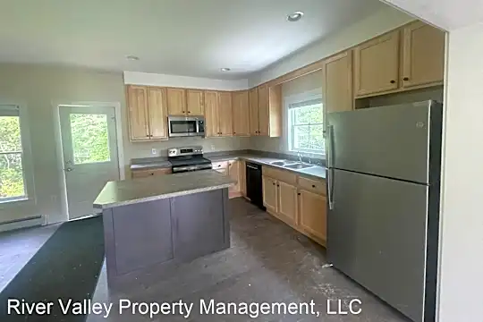 2253 E Woodstock Rd Photo 2