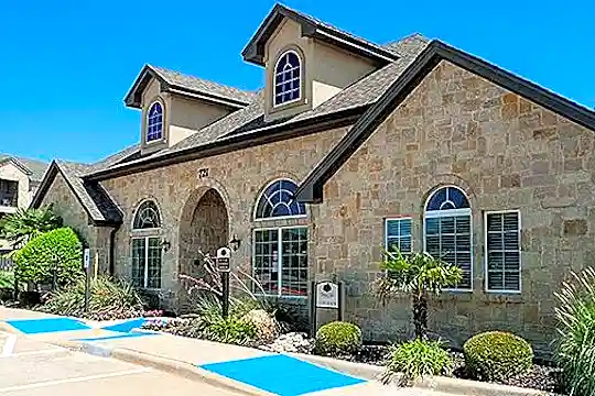 721 E Ridge Dr Photo 1