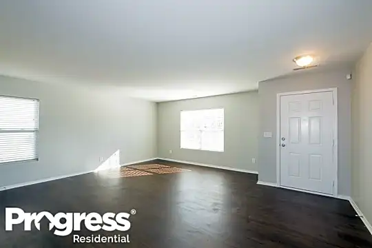 941 Silverberry St Photo 2