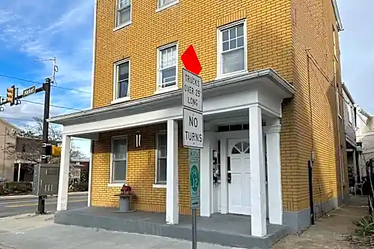 201 S Market St Photo 1