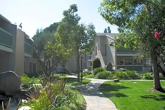 Pinecreek Apartments Photo 2