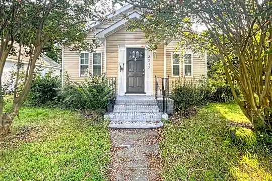 2217 Parker Ave Photo 1
