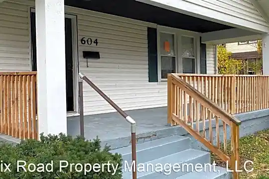 604 Cambridge Ave Photo 2