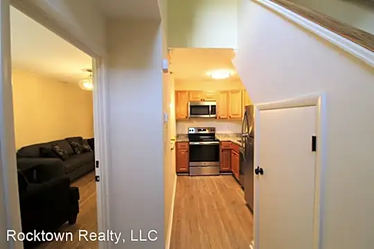 1422 Bradley Dr Photo 2