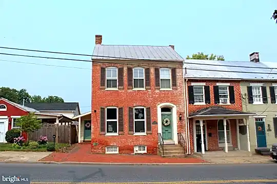 509 N Market St Photo 1