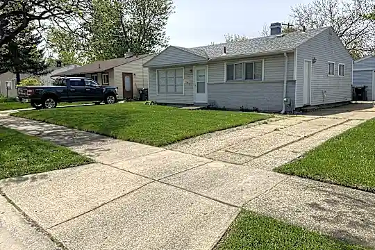 22001 Fern St Photo 1