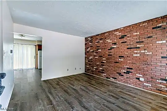 2139 Glenmount Ave #C Photo 2