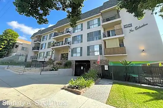 1306 N Columbus Ave Photo 1