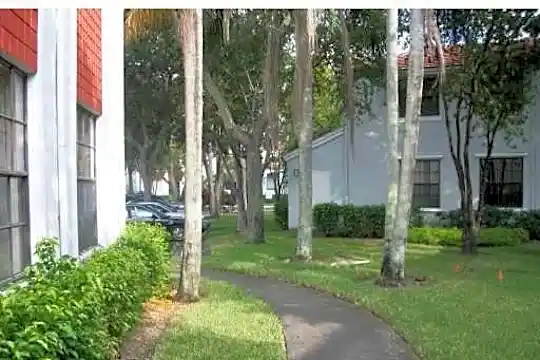11959 NW 11th St Photo 2