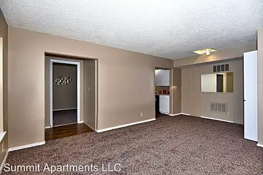 411 W K Pl Photo 1