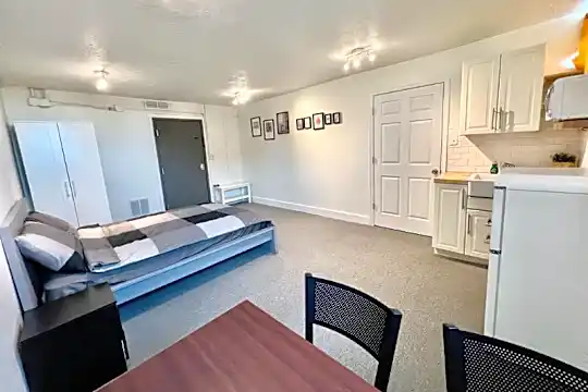 416 E Main St Photo 2