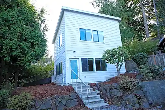 1529 NE 92nd St Photo 2