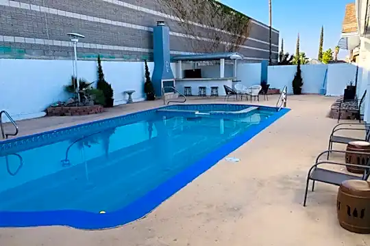 pool and bbq.jpg