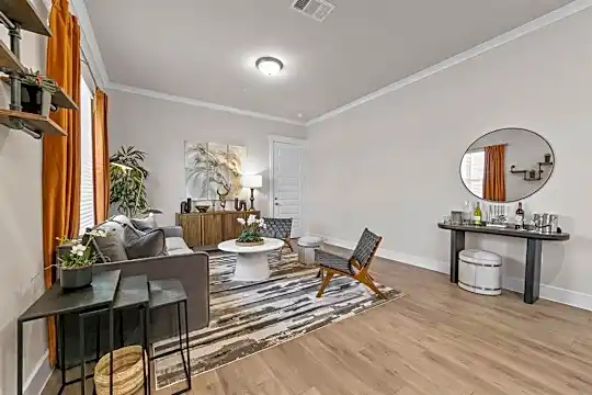 7013 Lyptus Ln Photo 2