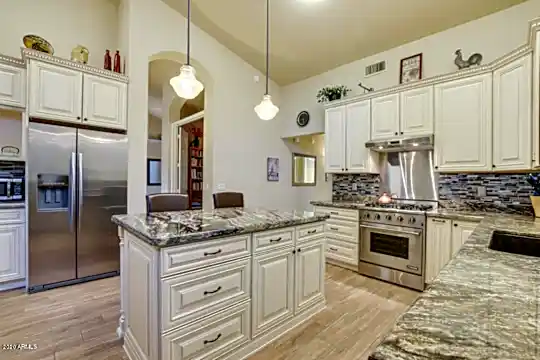 4224 E Spur Dr Photo 2
