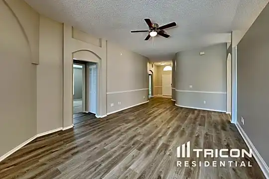 13425 Bellingham Drive Photo 2