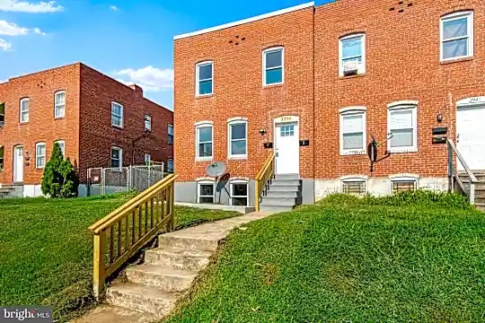 2939 Yorkway Photo 1
